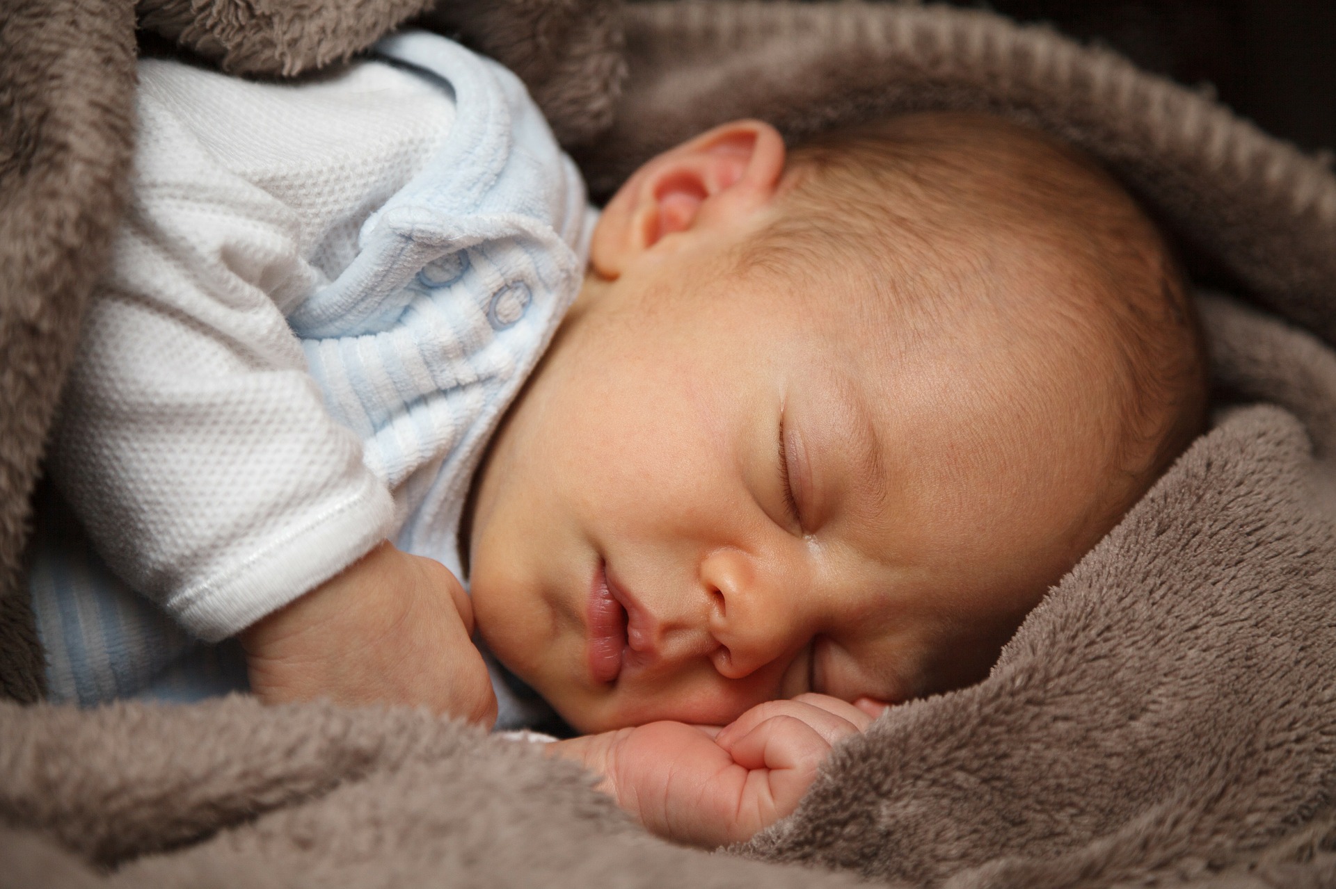 早产儿发育迟缓的原因有哪些？