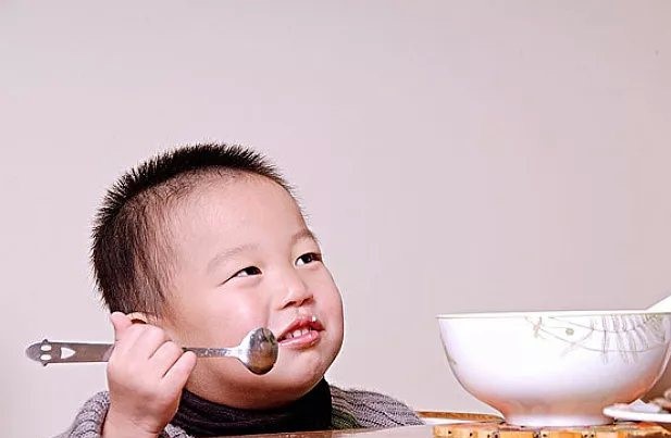 给7个月的孩子喂食需要注意什么？