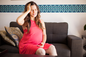 怀孕孕吐与孕酮有关吗？