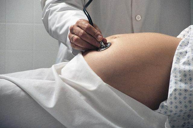 孕晚期胎动频繁会引起早产吗？