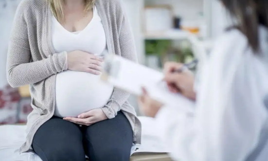 待产的孕妇怎样做才能够降低分娩时的疼痛感呢？