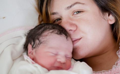 如何预防分娩时胎盘早剥？