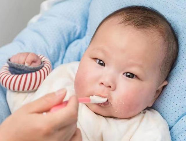 婴儿每个阶段的饮食有哪些？