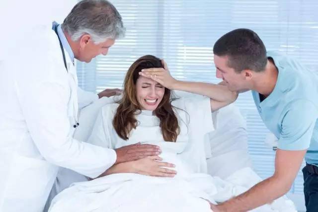 分娩时出血量多少正常？