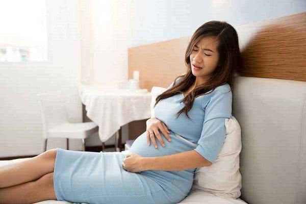 怀孕腹部右侧疼痛是宫外孕吗？